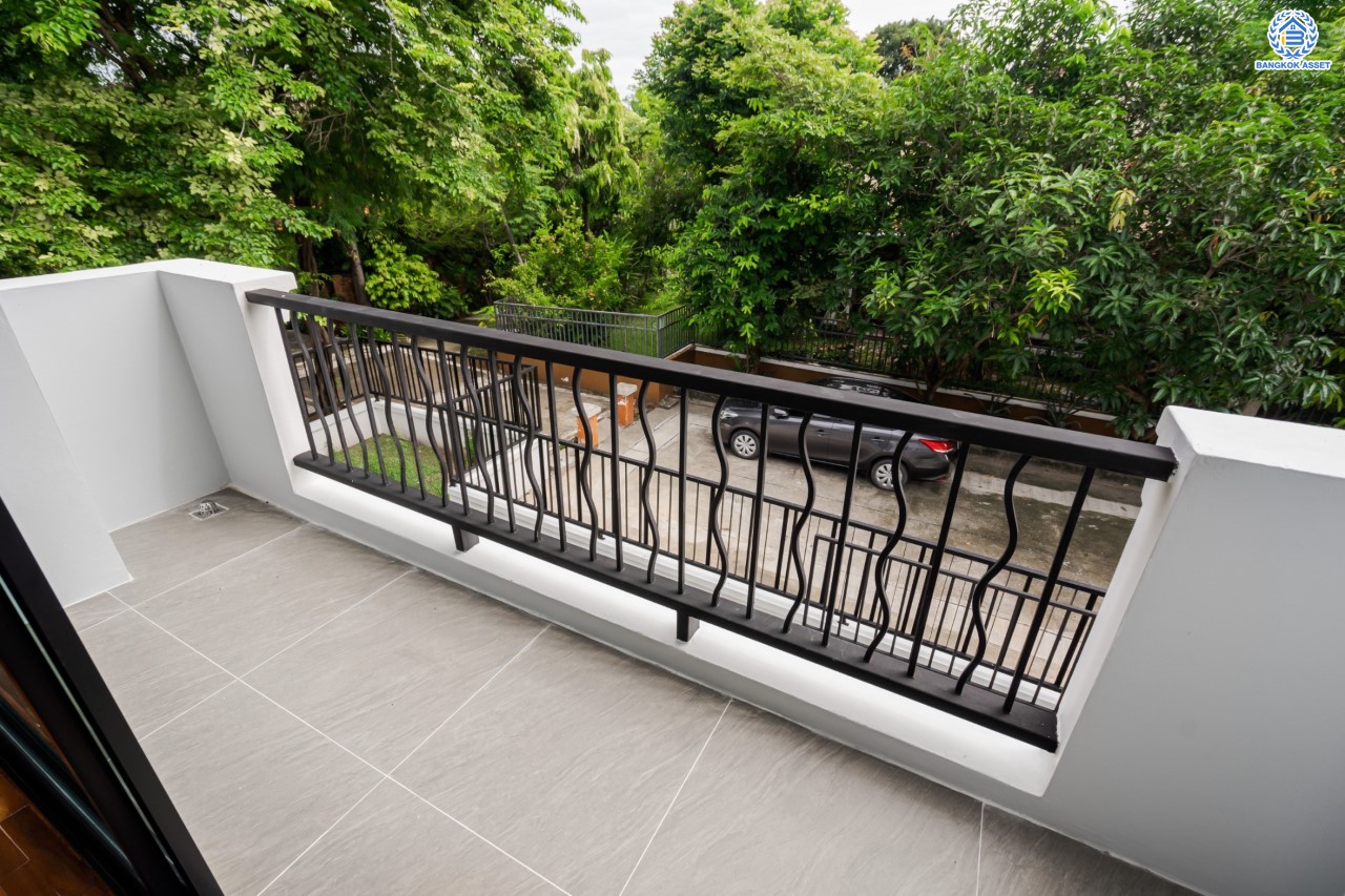 บ้านมือสองตกแต่งใหม่ แบรนด์ LH ม.ชัยพฤกษ์ วัดลาดปลาดุก หลังมุม ตอบโจทย์ทุกการอยู่อาศัย เนื้อที่ 69.2 ตร.ว. ฟังก์ชัน 3 ห้องนอน 2 ห้องน้ำ 1 ที่จอดรถ บนทำเลดีที่สุด! ใกล้เซ็นทรัลเวสต์เกต ทางด่วน "กาญจนาภิเษก" และเพียง 10 นาที ถึงรถไฟฟ้า "สถานีคลองบางไผ่"